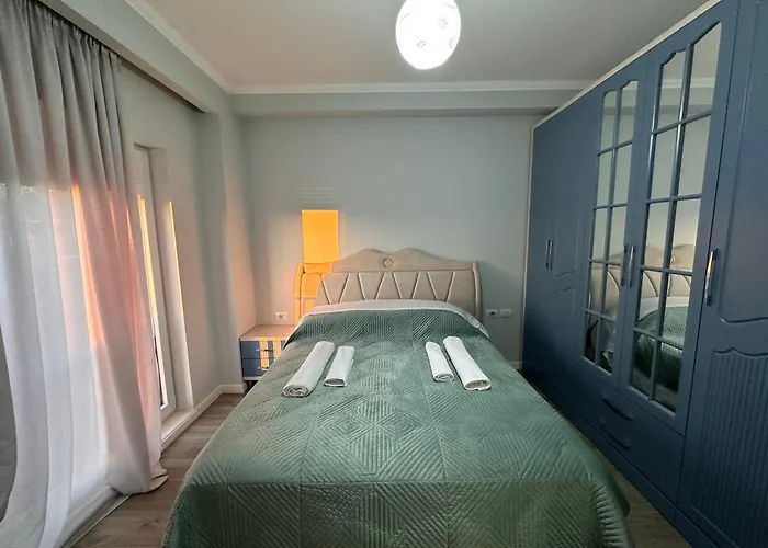 Spacious 2-Bedroom Apartment Near Center