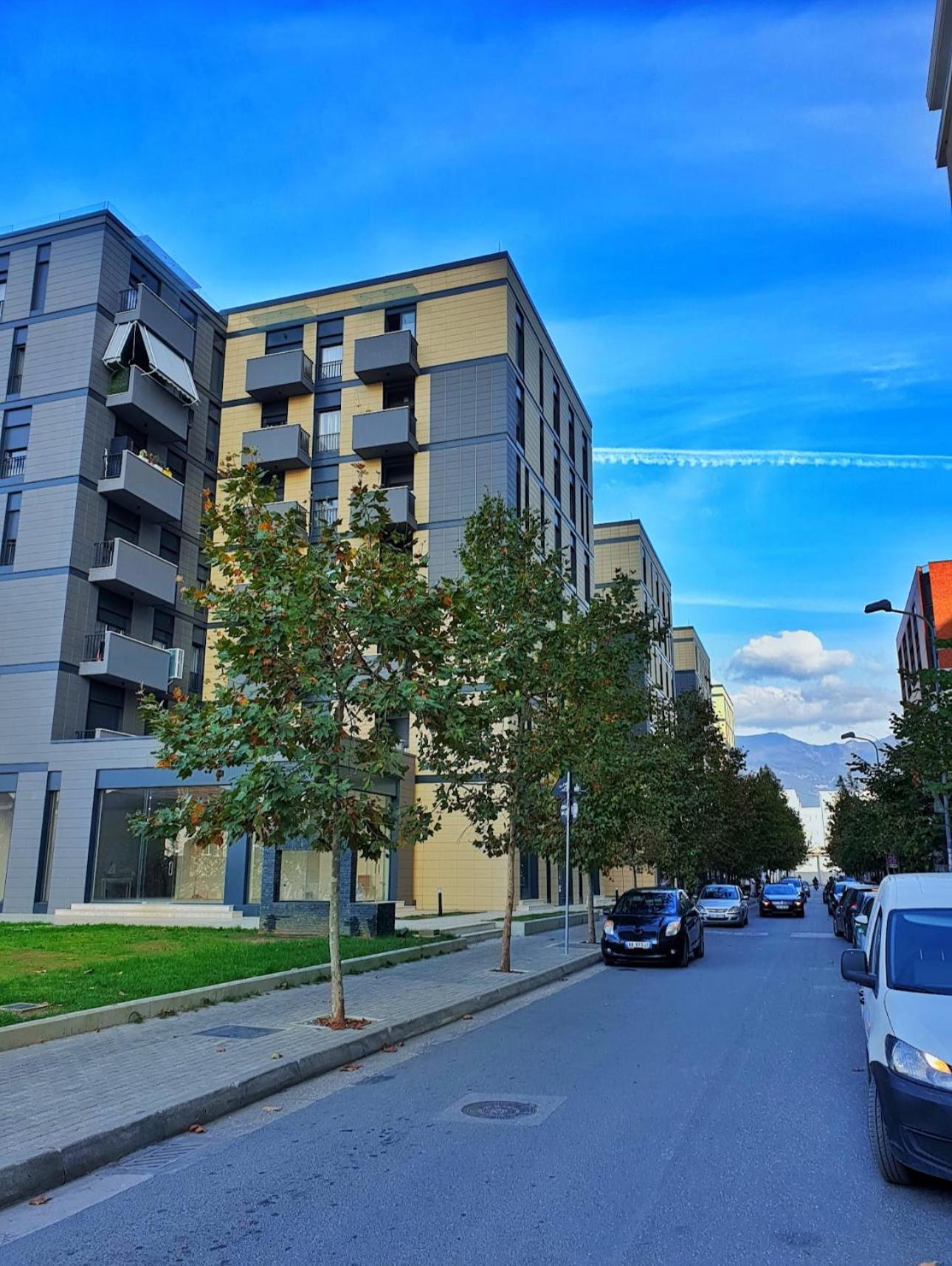 Spacious 2-bedroom Near Center