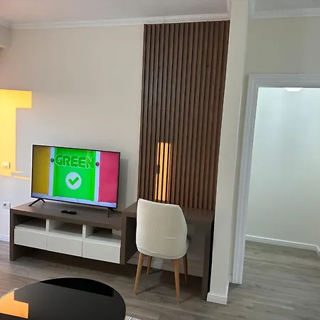 Spacious 2-Bedroom Apartment Near Center Tirana Exterior foto