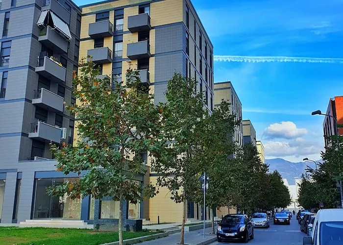Spacious 2-Bedroom Apartment Near Center